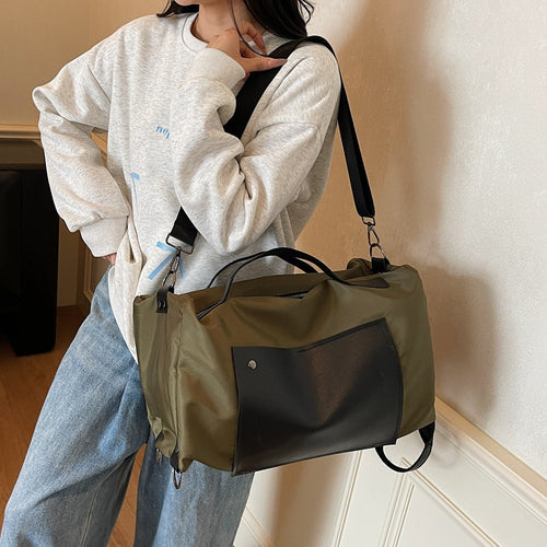 Geräumige Reisetasche mit mehreren Fächern Karnz