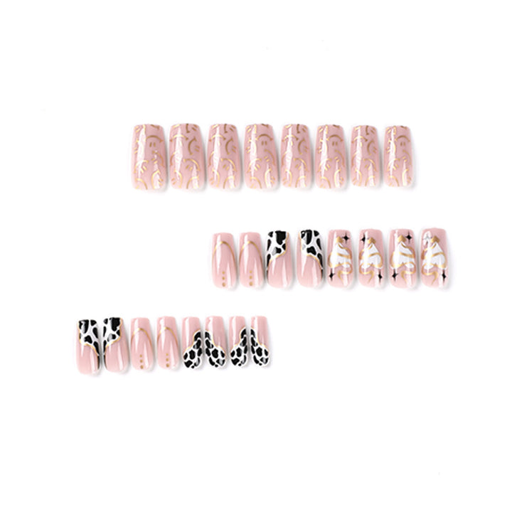 Künstlerische Nageldekoration Karnz