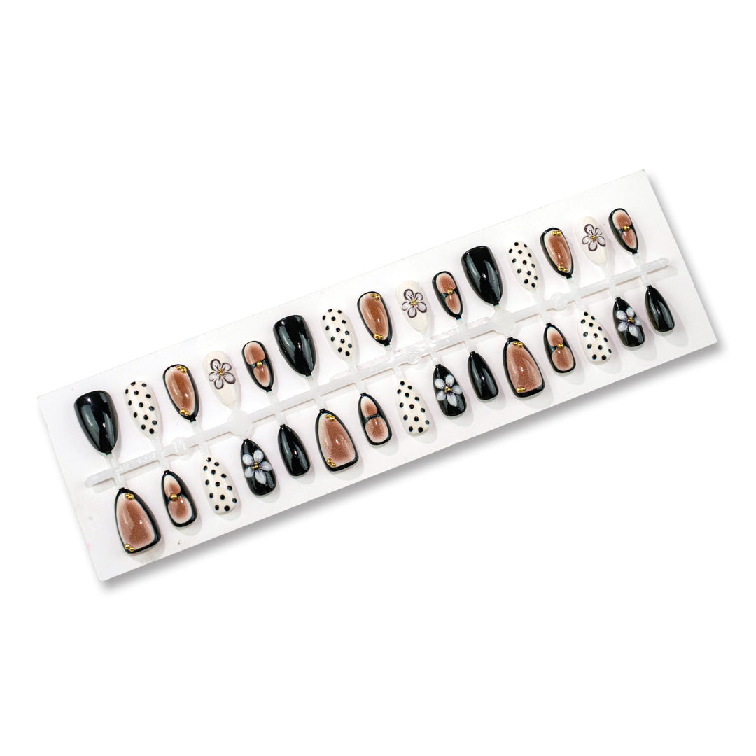 Künstlerisches Press-On Nagelkunstset mit floralen und Pünktchen-Designs Karnz