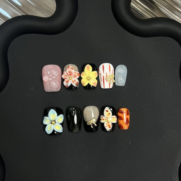 Künstlerische Blumendruck-Press-On-Nagelkollektion