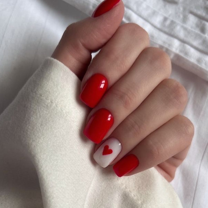 Herzverziertes Premium Press-On Nagelset Karnz