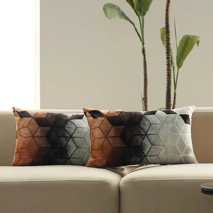 Modernes Kissen mit geometrischem Muster