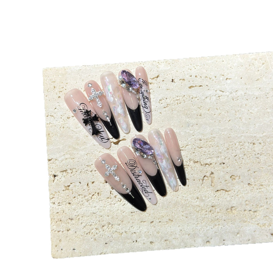 Künstlerisches Press-On-Nagelset mit Edelsteinen