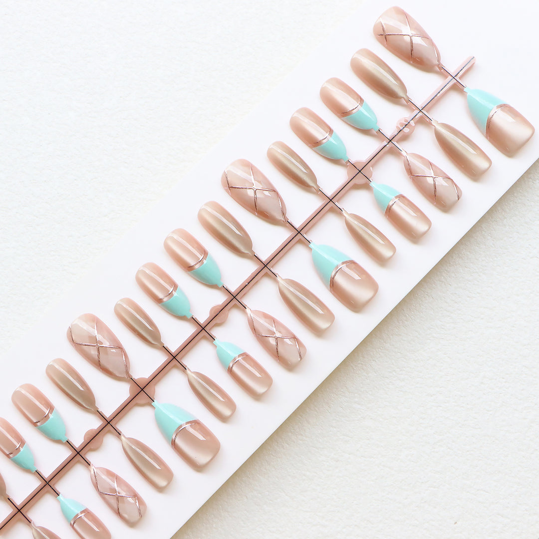 Elegantes Künstlerisches Press-On-Nagelset Karnz