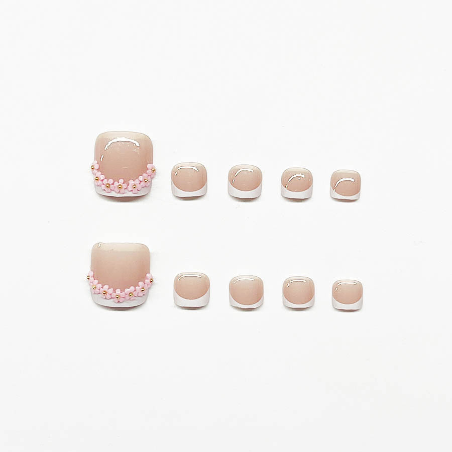 Fußnagelkunstset mit elegantem French Design und Glamourösen Strassakzenten Karnz