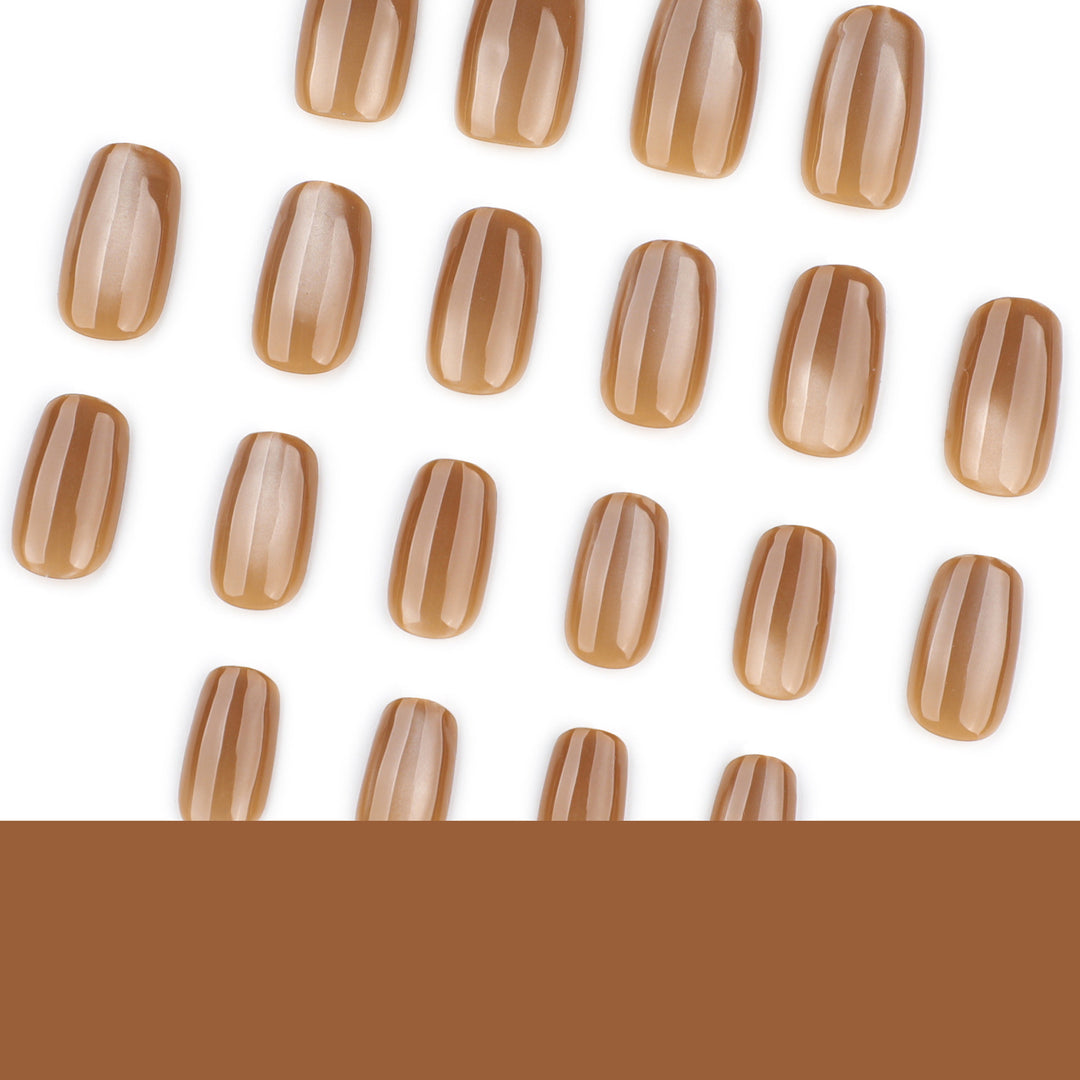 Elegante Nagelkunst mit Glitzerverzierungen Karnz