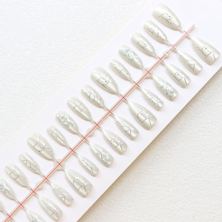 Elegante Press-On Nagelkunst Kollektion Karnz