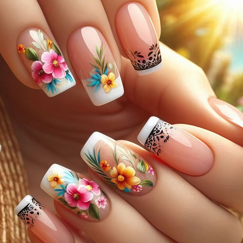 Exquisite Kunstnägel mit floralen Mustern Karnz