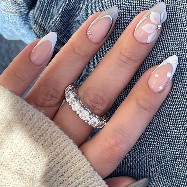 Luxuriöses dekoratives Presse-on-Nagelset Karnz