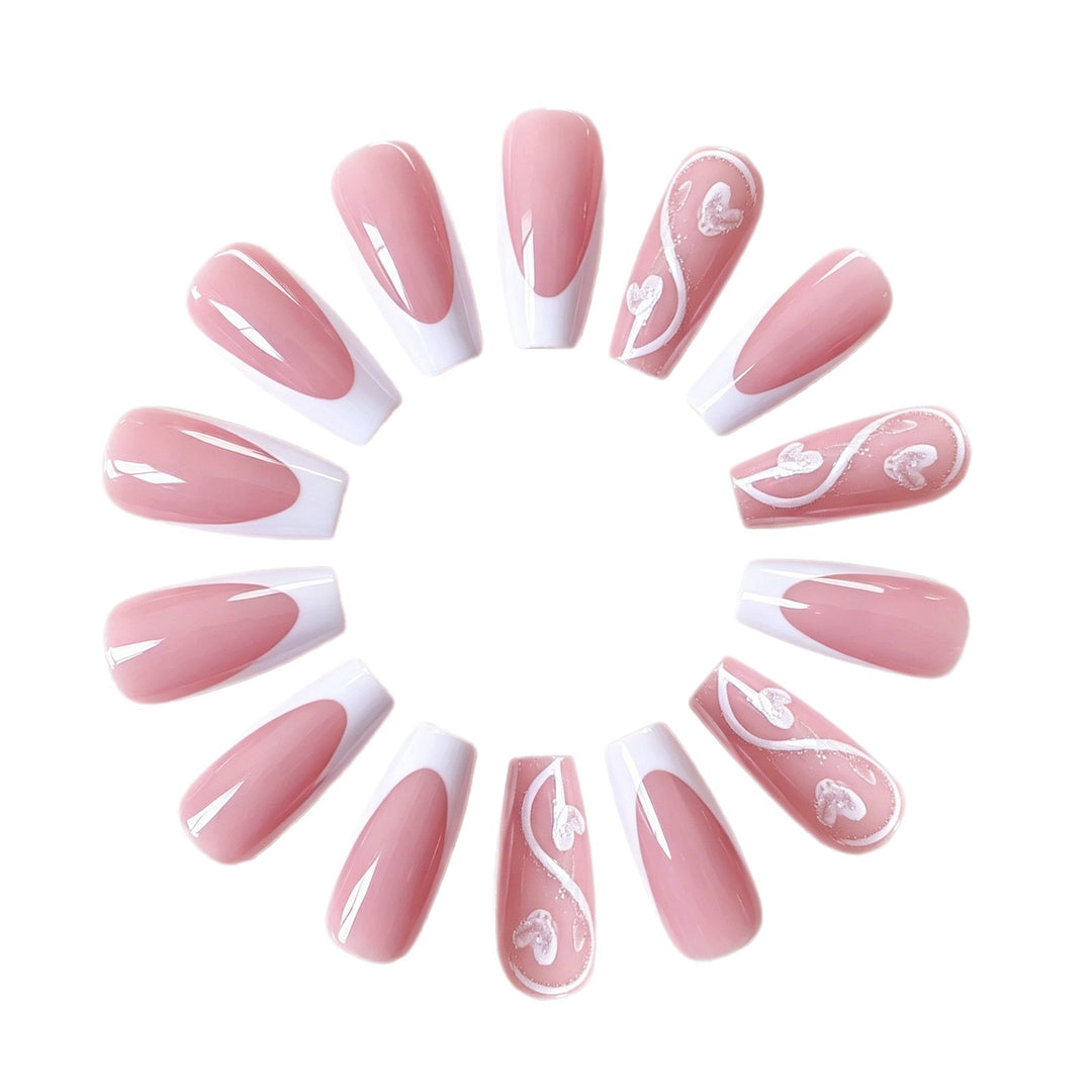 Artistische Herz-inspirierte Nagelverschönerungen Karnz