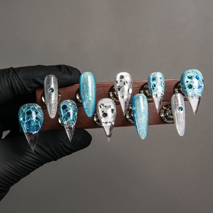 Luxuriöses künstlerisches Stiletto Press-On-Nagelset