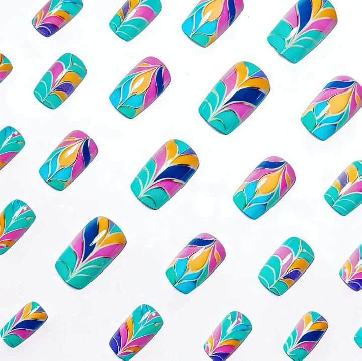 Kreative Hochglanz-Nagelkunst Karnz