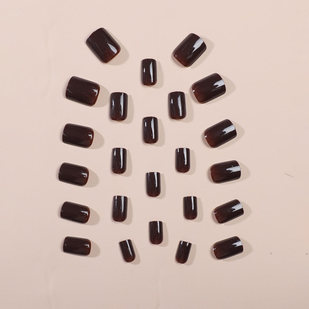 Kunstnagelset mit stylishen Akzenten Karnz