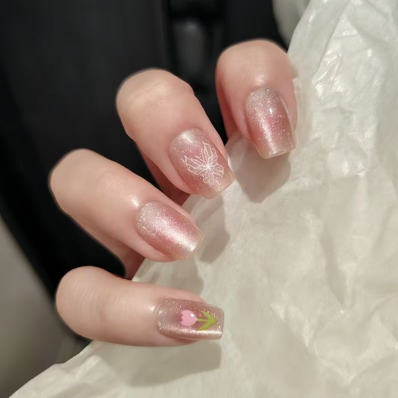 Künstlerisches Blumennageldesign Press-On Tipps Karnz