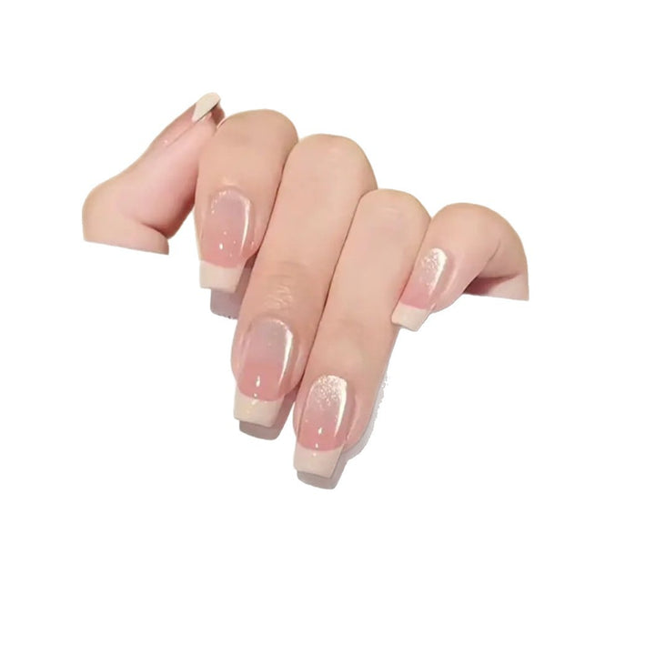 Kunstnägel mit Eleganter French-Spitze Karnz