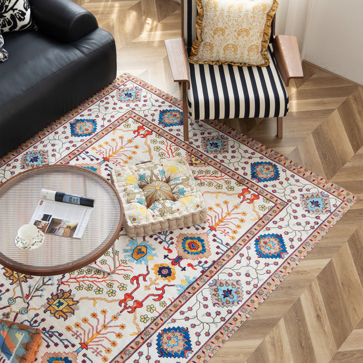 Wohnzimmer-Teppich im orientalisch-suzani Stil mit feiner Bordüre Karnz