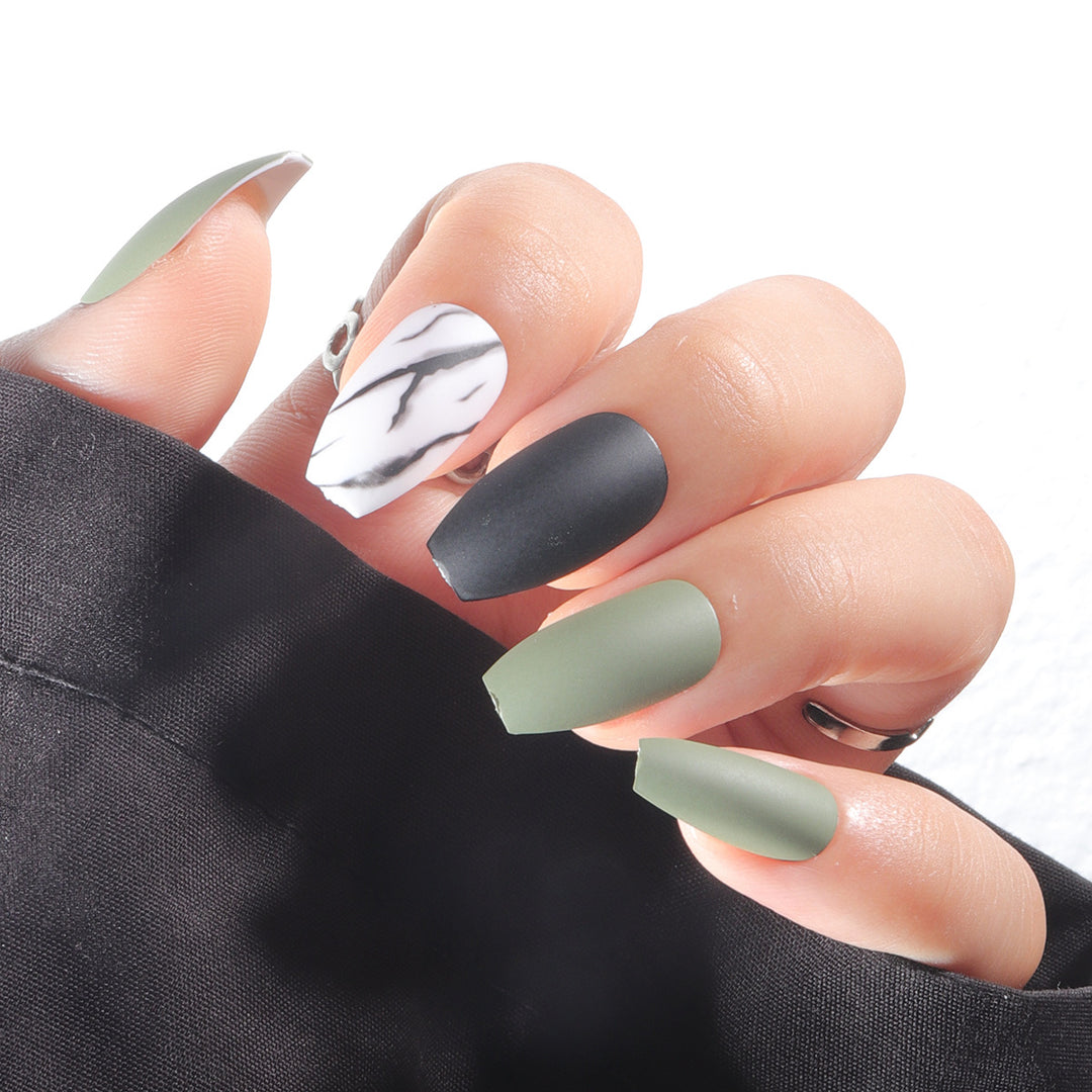 Matte Finish Stiletto Press-On Nägel Karnz