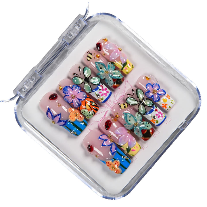Künstlerisches Press-On-Nagelset mit buntem Design