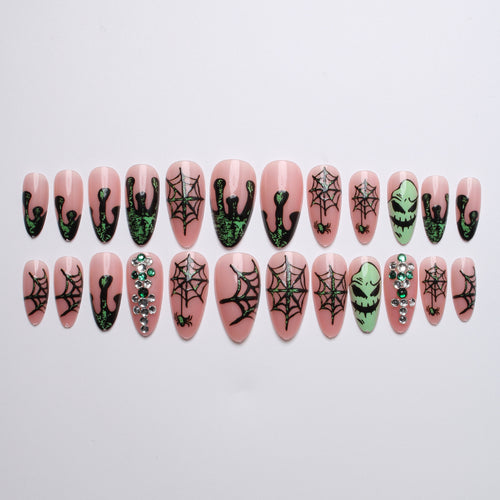 Kunstnägel mit Halloween-Spider-Design und Glitzerakzenten Karnz