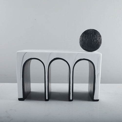 Zeitgenössische dekorative Bogen Tischskulptur
