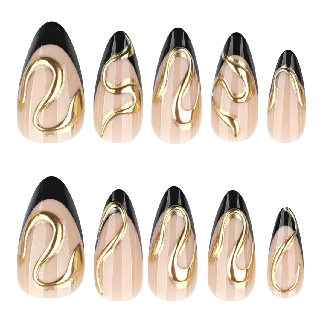 Kunstvolle Stiletto-Nägel mit elegantem Gold-Design Karnz