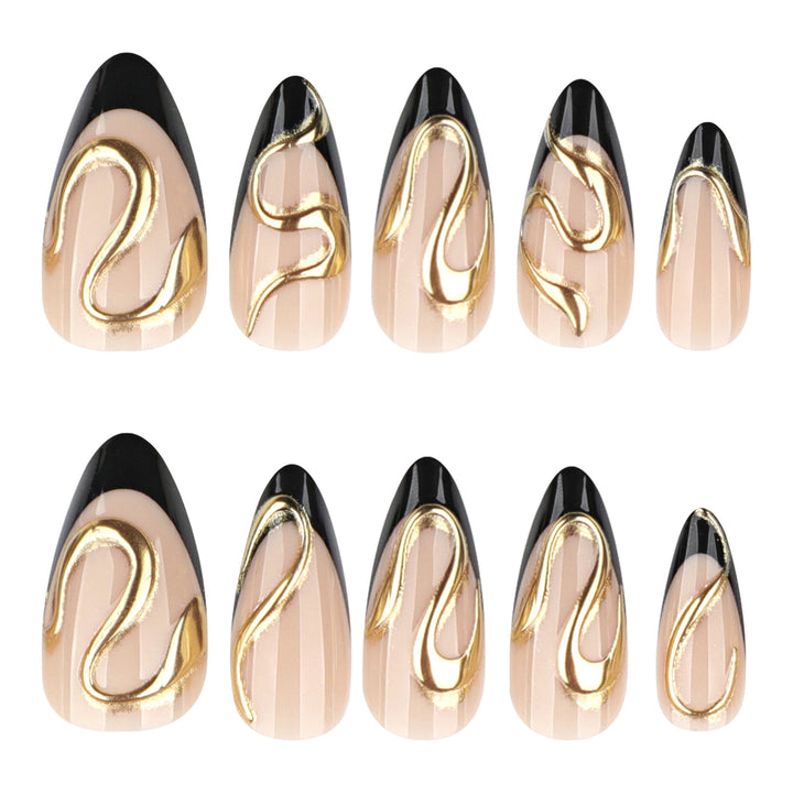 Kunstvolle Stiletto-Nägel mit elegantem Gold-Design Karnz