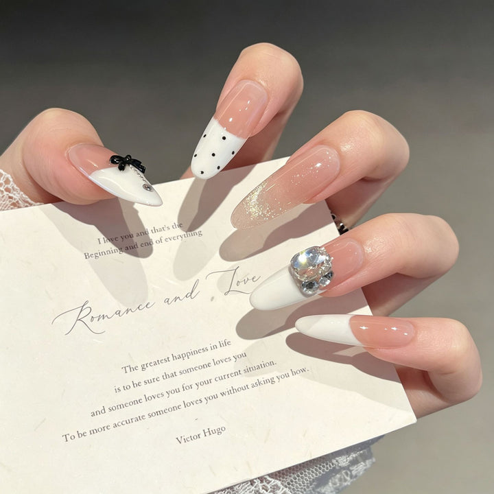 Elegante lange Stiletto Press-On Nagelverlängerungen Karnz