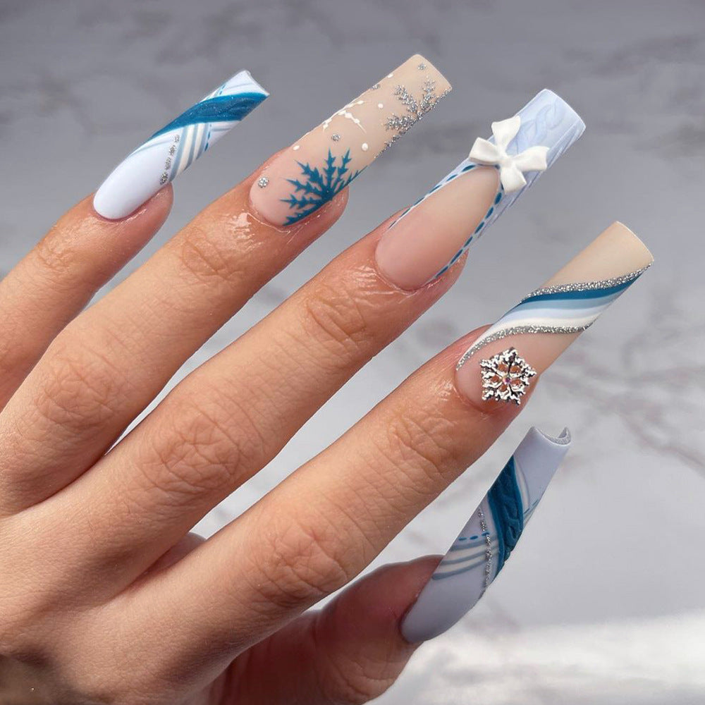 Premium Nagelverlängerungen mit luxuriösem Winterdesign Karnz