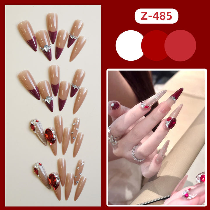 Dekoratives Stiletto Press-On Nagelset mit Strassakzenten