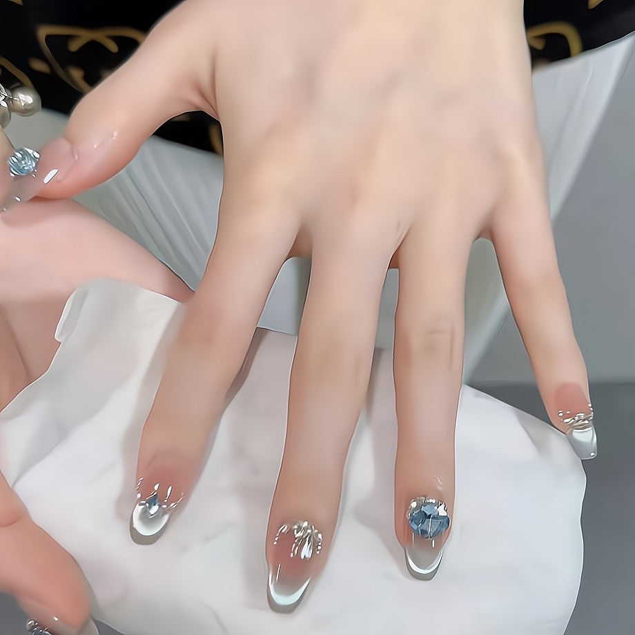 Glitzernde Kunstnägel mit Strasssteinen Karnz