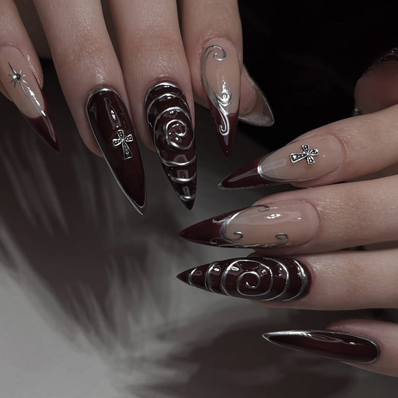 Künstlerisches Stiletto Press-On-Nägel-Set mit aufwendigen Designs Karnz