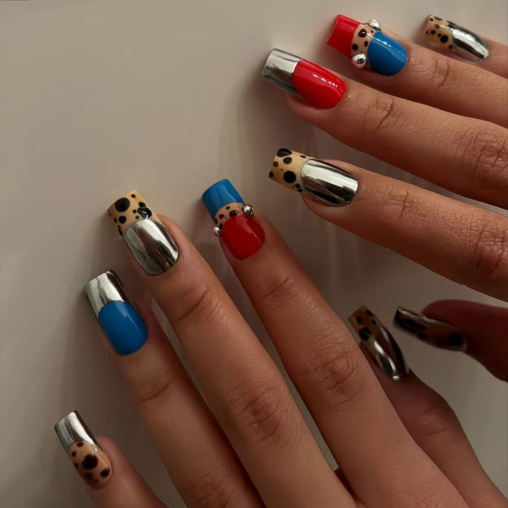 Künstliche Fingernägel mit Kreativem Metallic-Design Karnz