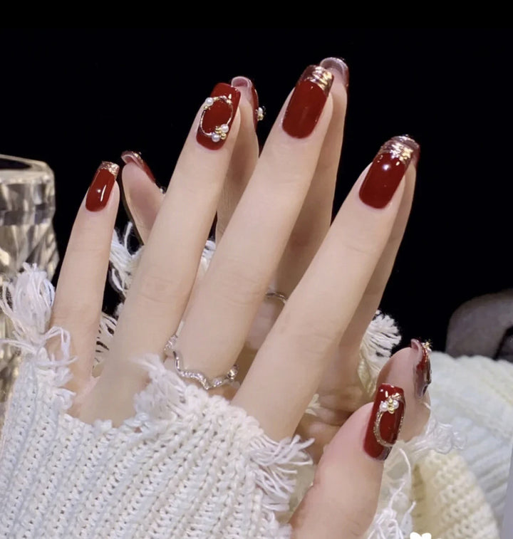 Elegante Nagelkunst mit Glanzfinish Karnz