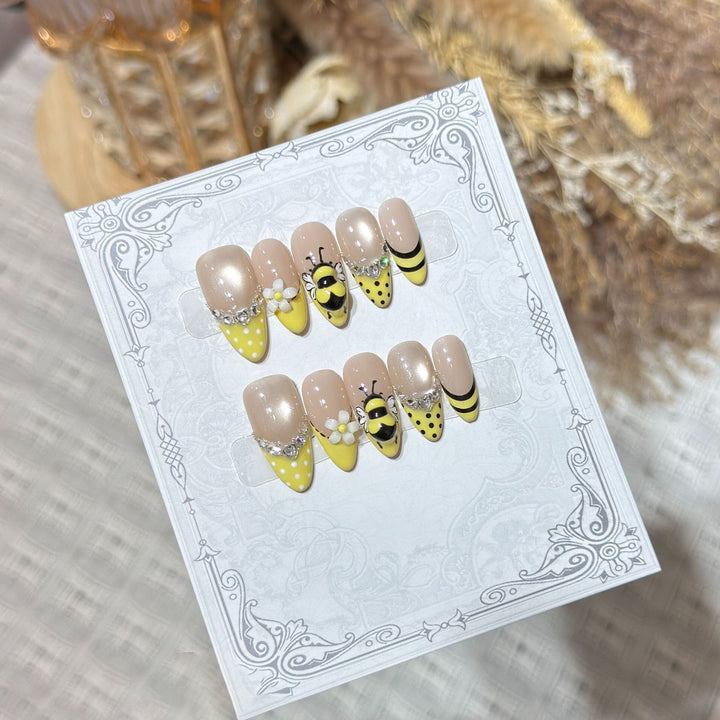 Künstlerisches Bienen-Motiv Press-On Nagelset Karnz