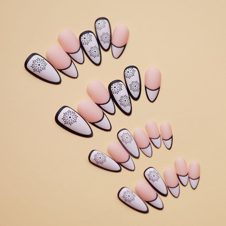 Künstlerisches Stiletto Press-On Nageldesign