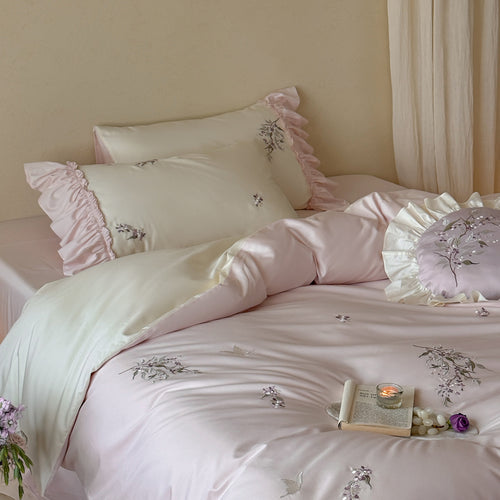 Luxuriöses Satin-Bettwäsche-Set mit Rüschen und zarter Blumenstickerei Karnz