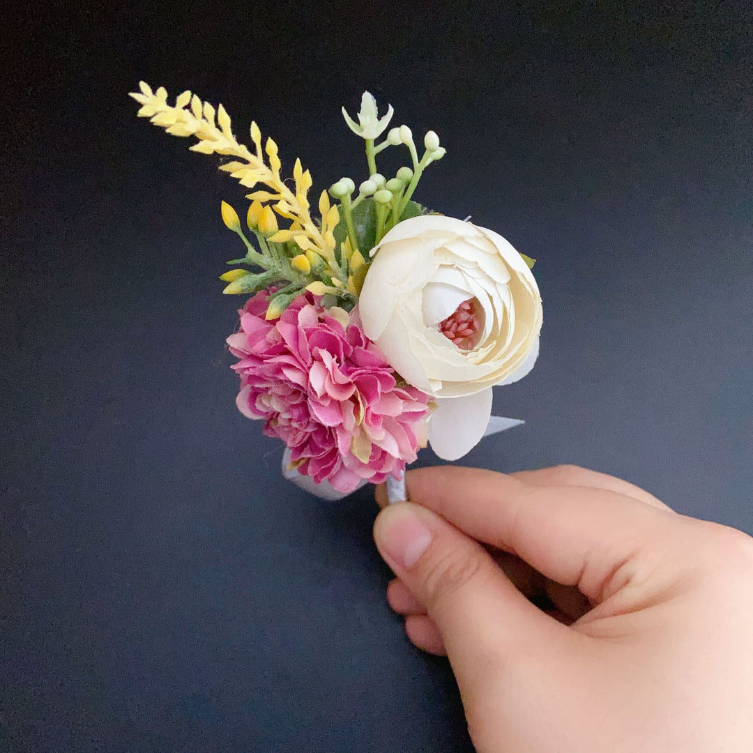 Florale Corsage Ansteckblume