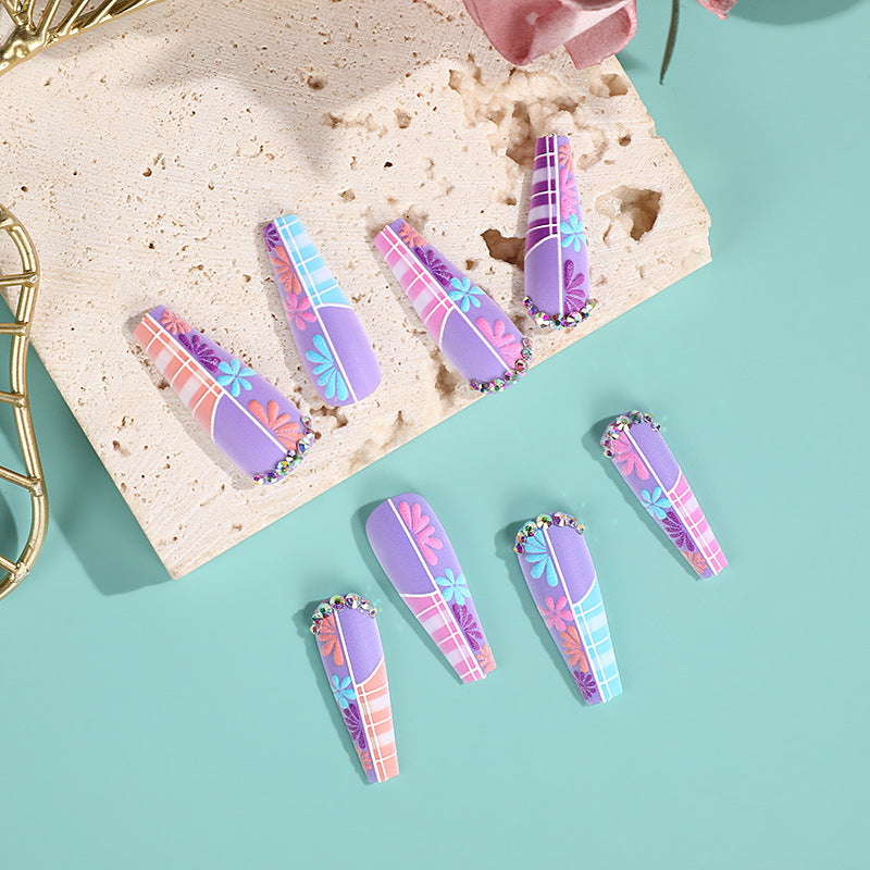 Exquisite Kunstnägel im trendigen Glitter-Design Karnz