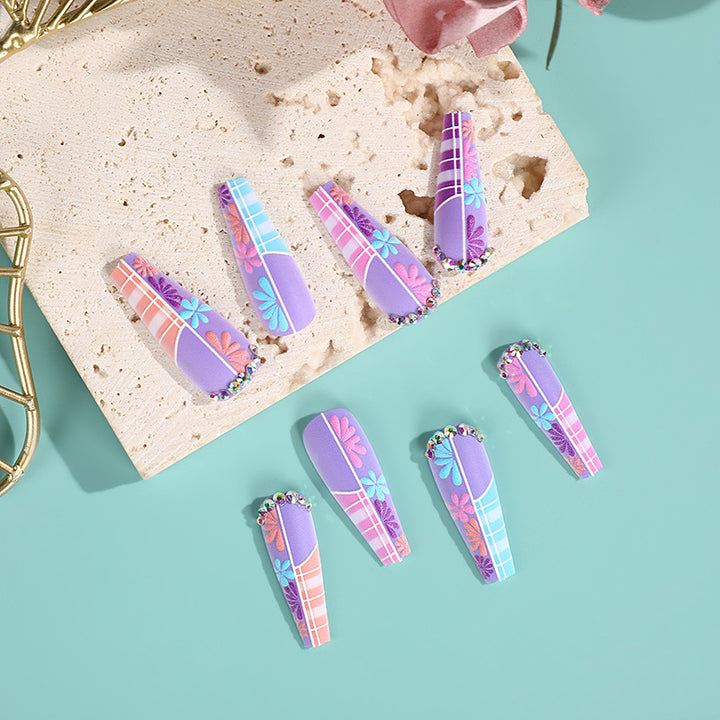 Exquisite Kunstnägel im trendigen Glitter-Design Karnz