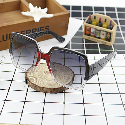 Damen extravagante quadratische Sonnenbrille mit einzigartigem Design Karnz