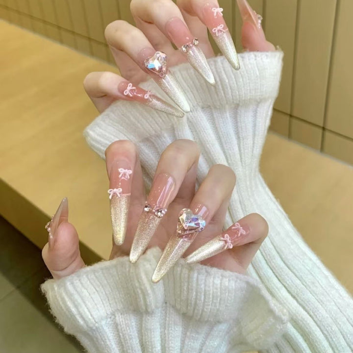 Glamouröse Stiletto-Nagelerweiterungen