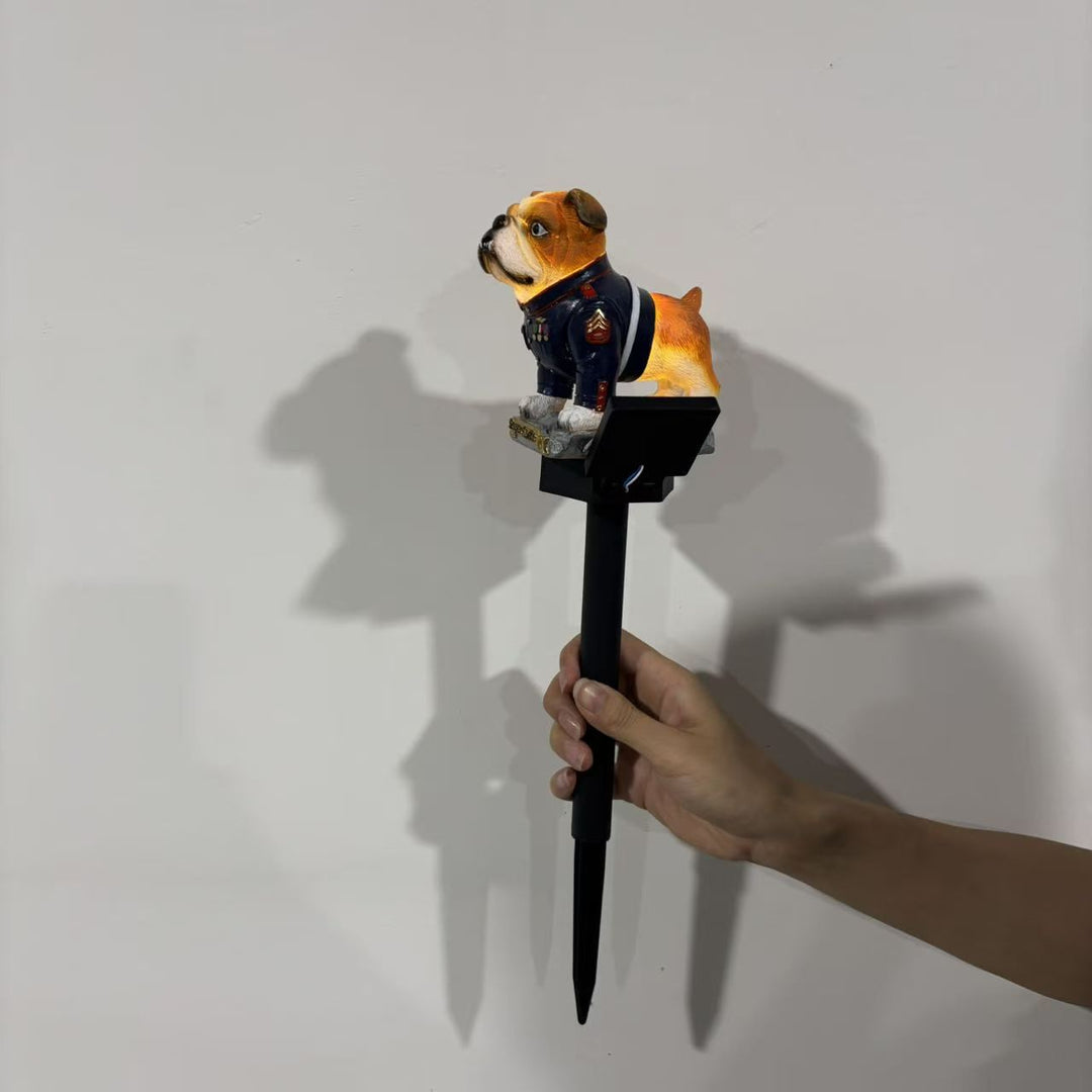 Dekorative Skulptur mit Adlerdesign Karnz