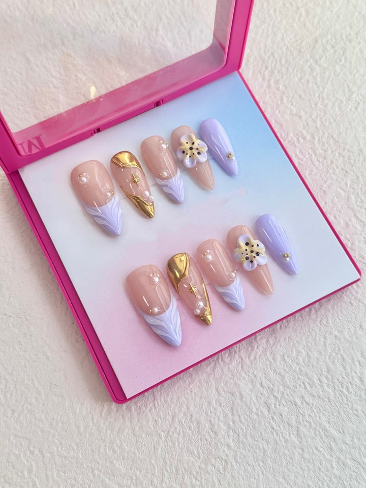 Elegantes Press-On-Nagelset mit floralen und Juwel-Akzenten  1791774630