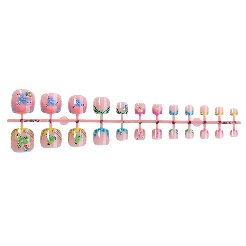 Dekoratives Press-On Nagelset mit eleganten Schmetterlingsdesigns Karnz