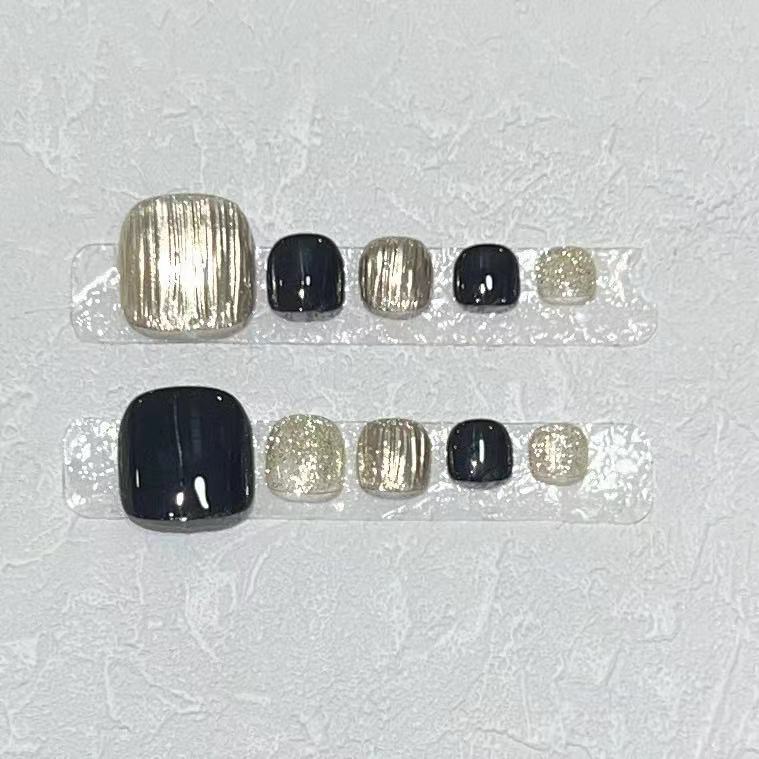 Press-On Nagelkunstset mit eleganten metallischen und Glitzerelementen Karnz