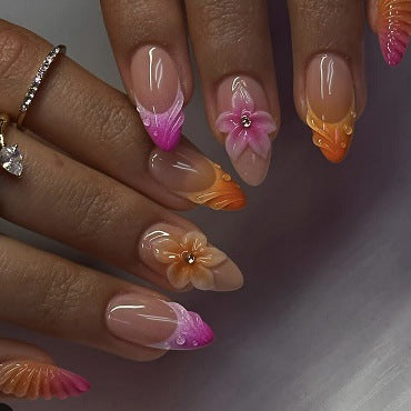 Künstlerisches Press-On Nagelkunstset mit floralen Designs