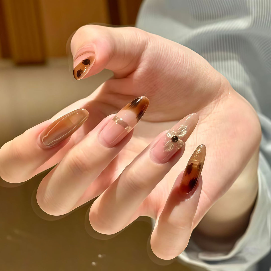 Elegante dekorative Press-On Nail Set Karnz