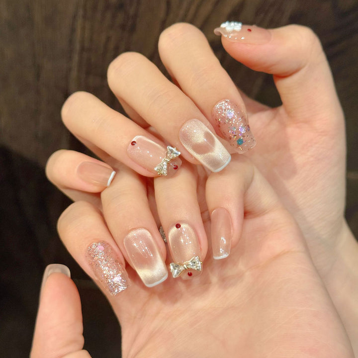 Dekoratives Press-On Nagelkunst-Set mit Glitzer und Schleifenakzenten