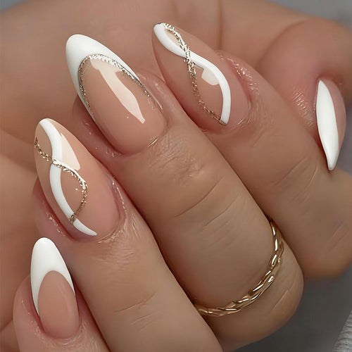 Kunstnagelset mit elegantem Spitzen-Design und glamourösen Akzenten Karnz