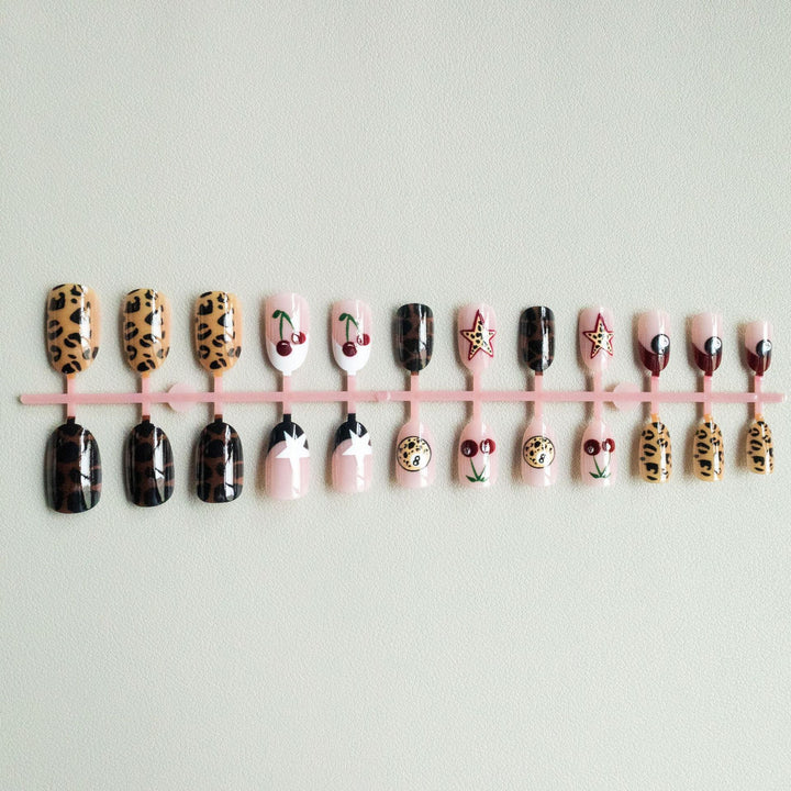 Künstlerisches Themen-Nagelkunst-Design-Kit